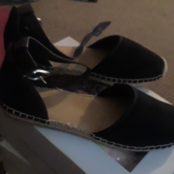 Sandals - Picture 4 of 4